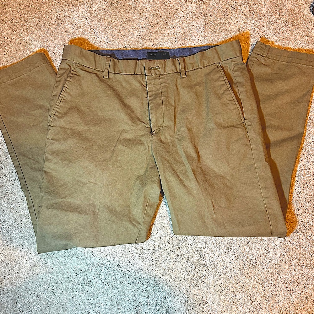 Like new Banana Republic men’s khaki chino pants 36/32